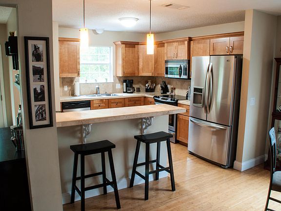 5th image of 1284 Laura Ln
