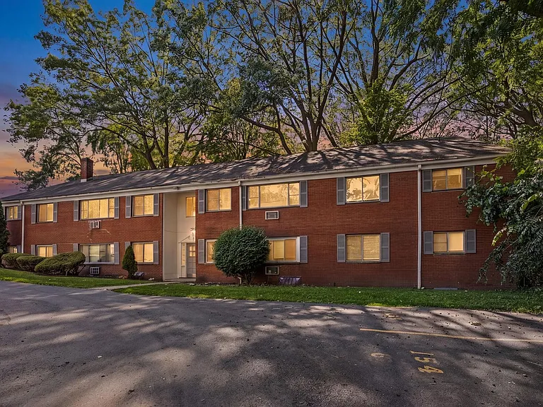 138-154 Woodhill Dr — Photo 27