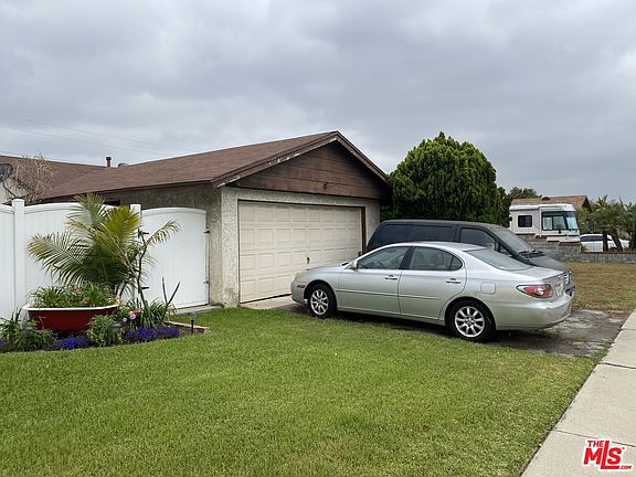 5th image of 19724 E Groverdale St