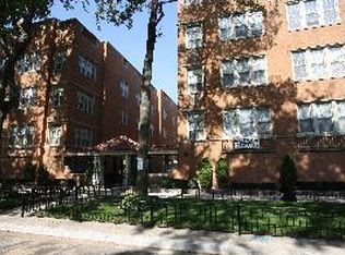 1366 W Jarvis Ave, Chicago, IL 60626