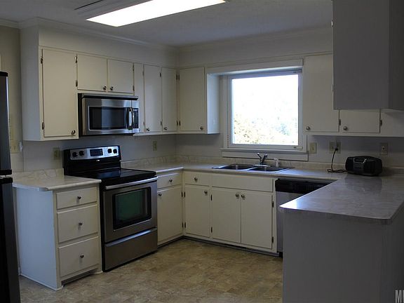 4th image of 1420 Windsor St NE