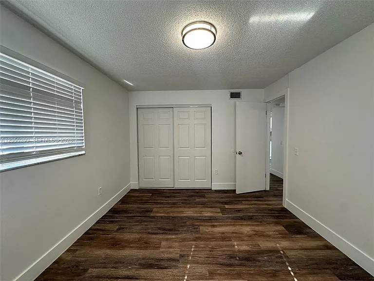 529 SW 4th St #301 — Photo 23