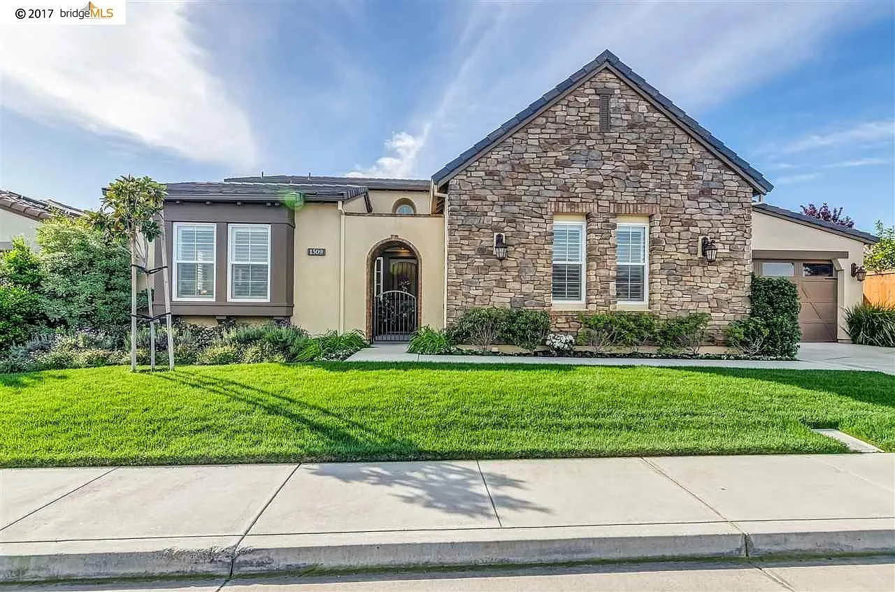 1509 Symphony Cir photo 1