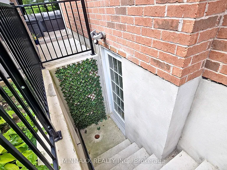 419 Wettlaufer Ter — Photo 41