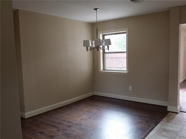 2nd image of 902 Lexington Dr