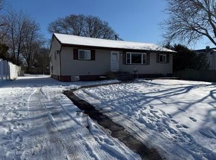 6 Stirrup Ln, Centereach, NY 11720