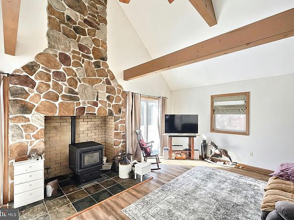 5th image of 1198 Trinity North Rd