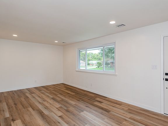 5th image of 1 Burchwood St