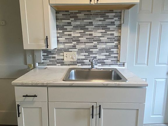 3rd image of 3164 W 73rd St APT 4