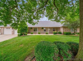 625 Grove Crest Rd, Pryor, OK 74361