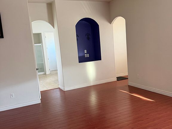 5th image of 1113 W Fremont Rd