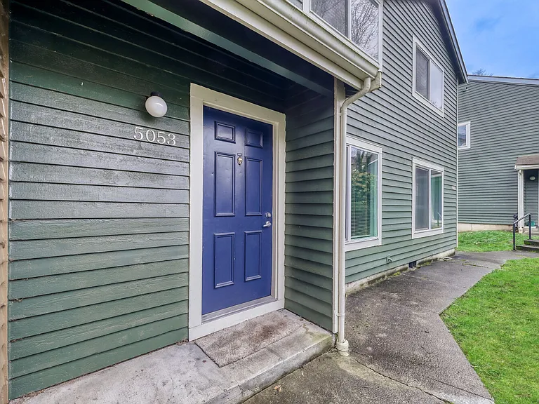Burke Gilman Place — Photo 11