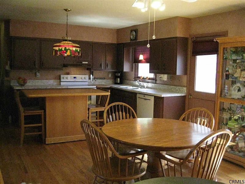 4th image of 22 ELM Avenue