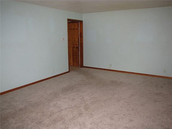 3rd image of 745 N Broadway St