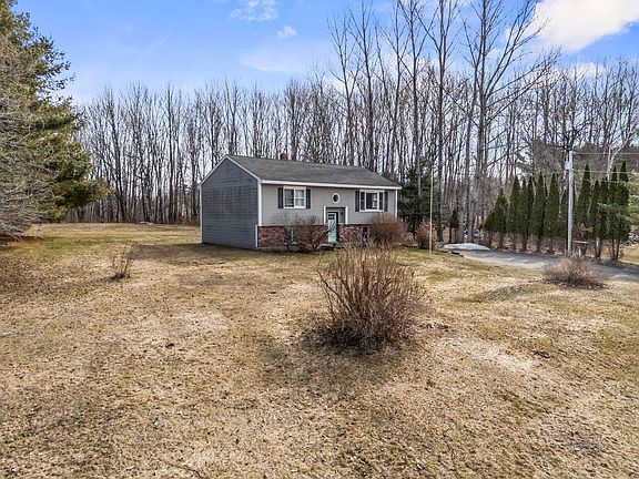 2nd image of 27 Oak Ridge Drive