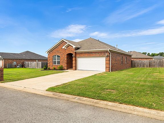 2nd image of 17 Stonehenge Dr
