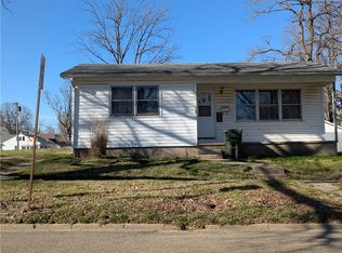 317 E Madison St, Paris, IL 61944