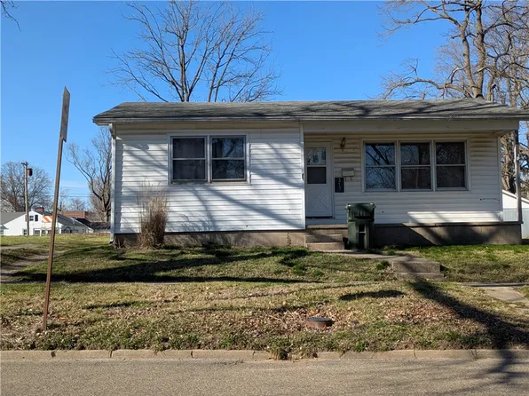 317 E Madison St, Paris, IL 61944