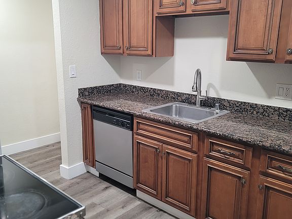3rd image of 5225 McBryde Ave #6