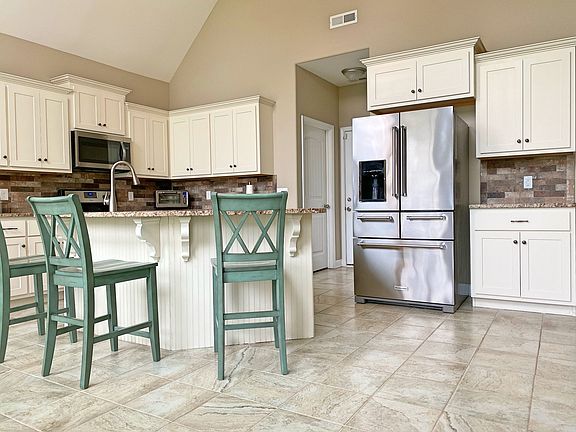 4th image of 5032 Lady Thatcher Dr