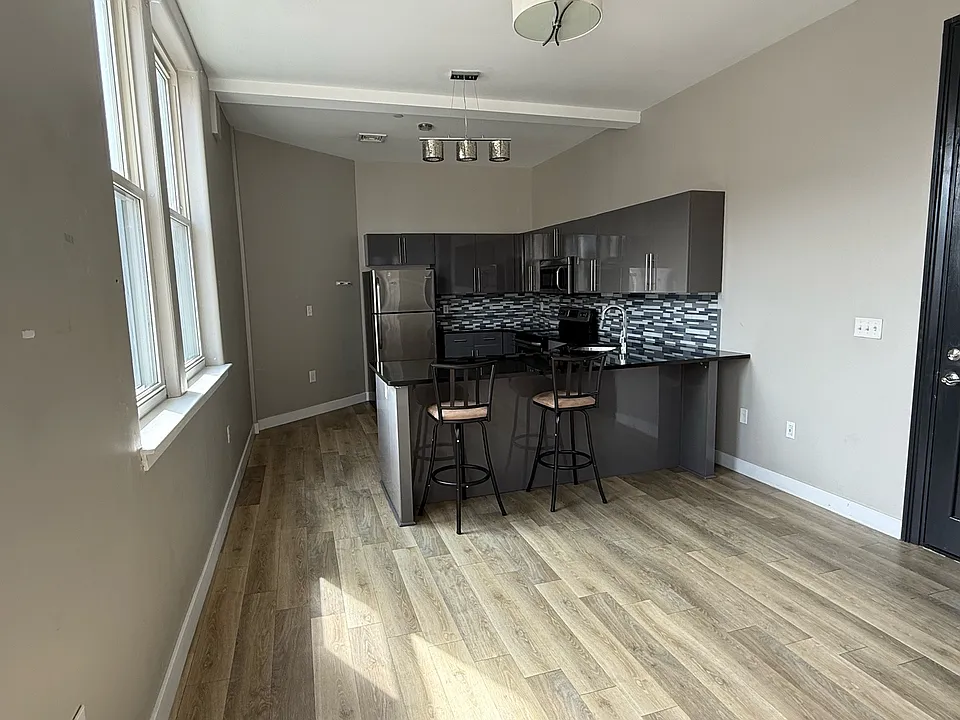99 W Main St #304