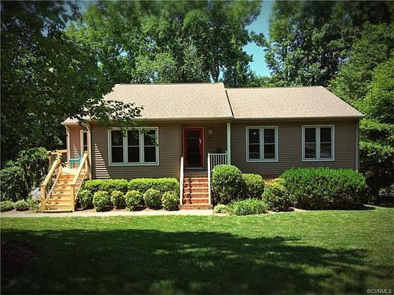 2nd image of 3501 S Woodland Cir