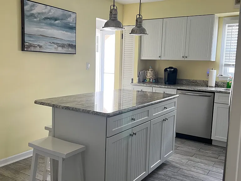 8 N Rosborough Ave #B — Photo 11