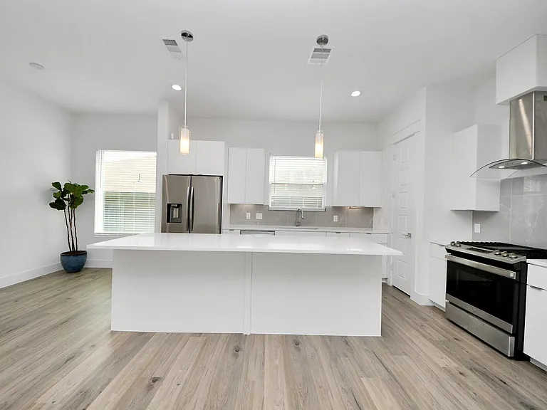 4608 Coke St — Photo 9