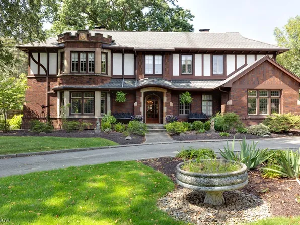 786 Merriman Rd, Akron, OH 44303