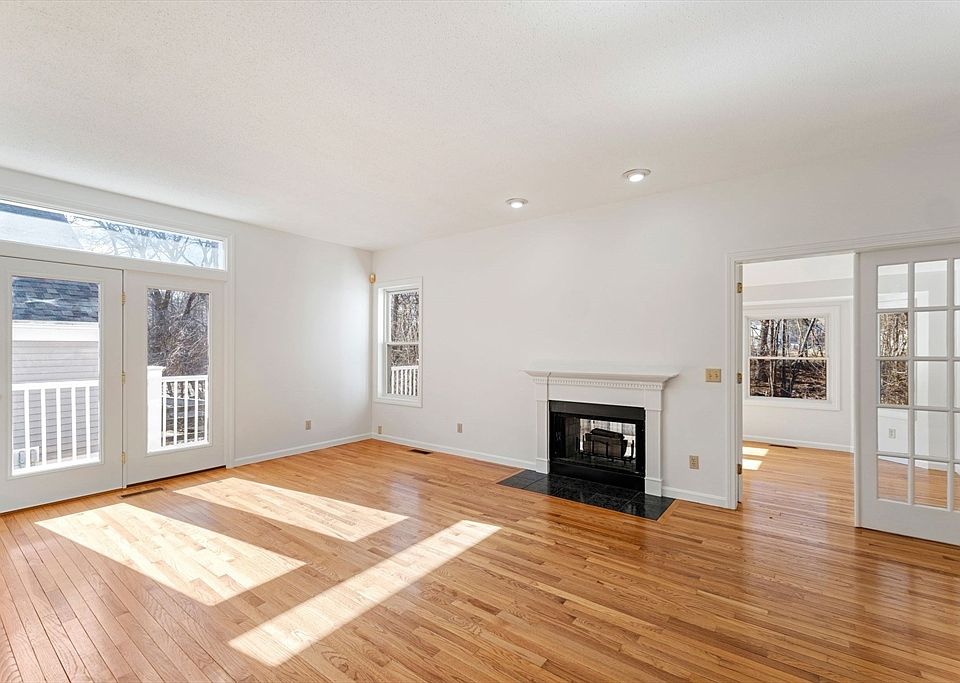 1st image of 11 Maple Ridge Dr #11