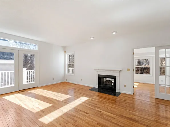 11 Maple Ridge Dr #11, Burlington, MA 01803