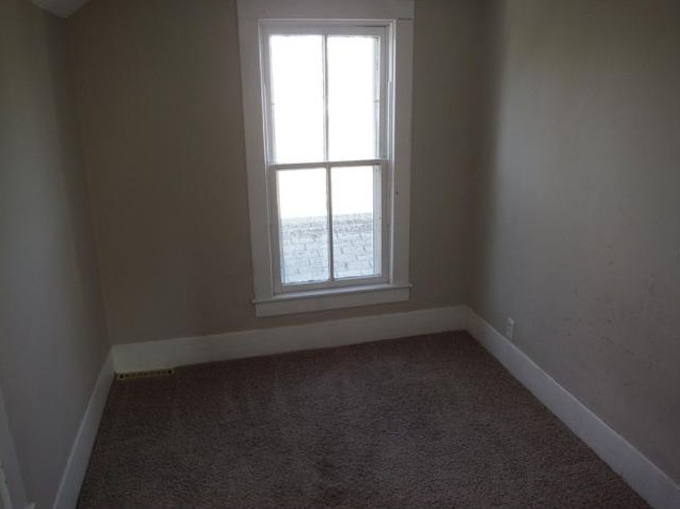 2nd image of 385 18th St