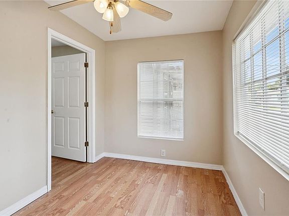 3rd image of 4013 Iroquois St