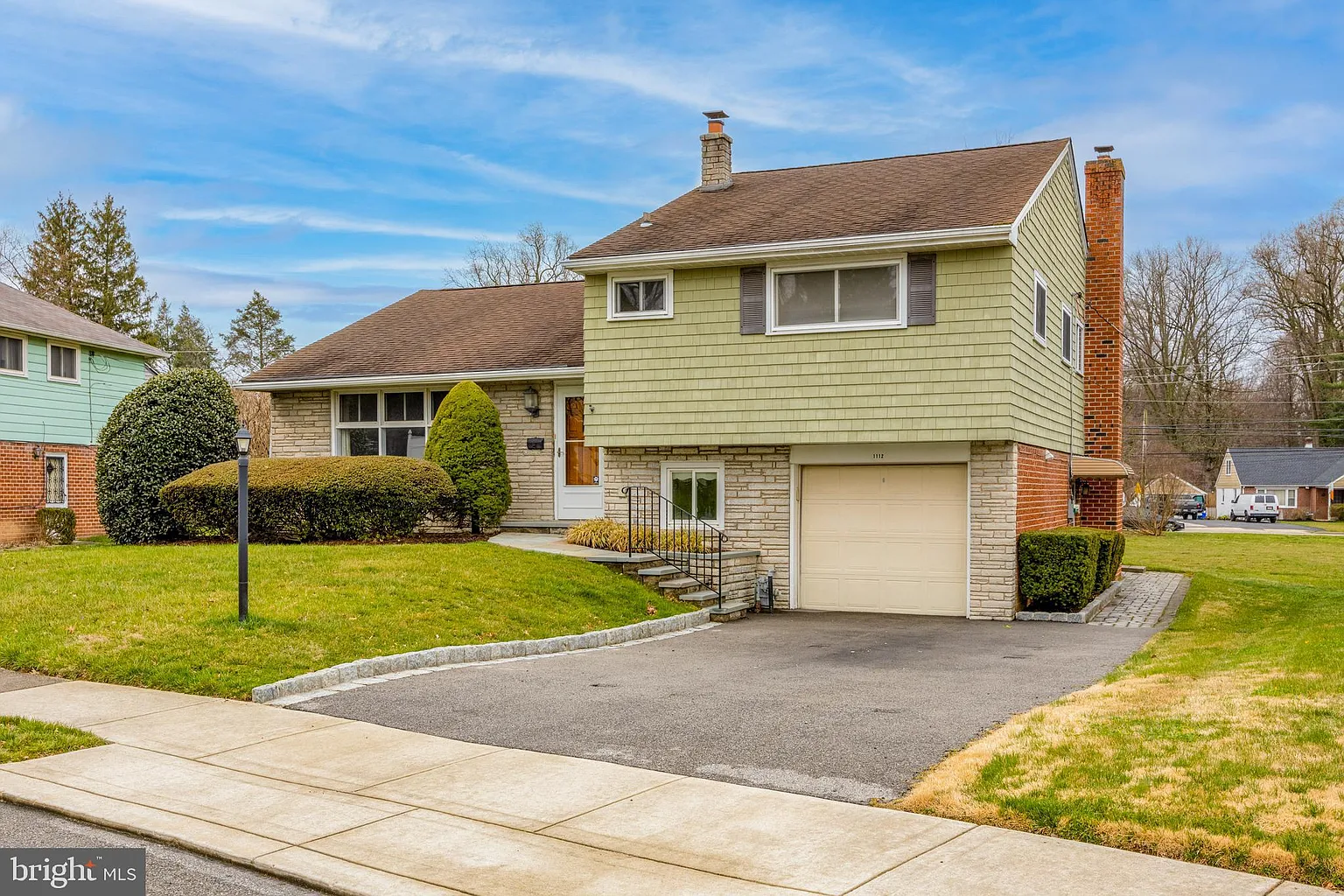 1112 Anderson Ave photo 1