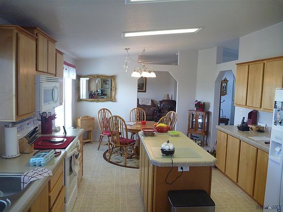 3rd image of 572 Blackhawk Ln