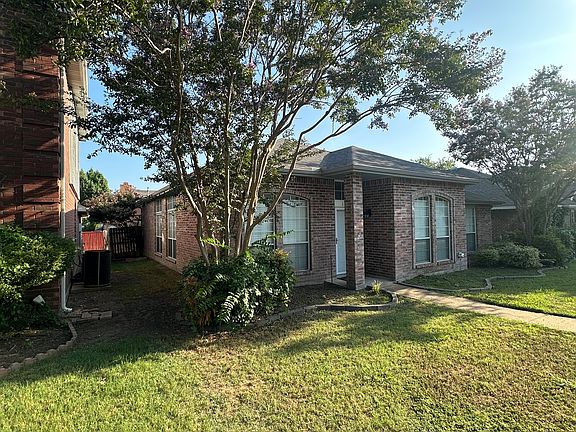 3rd image of 1752 Crescent Creek Ln