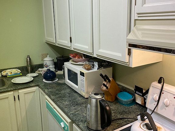 2nd image of 1442 Foster St #102