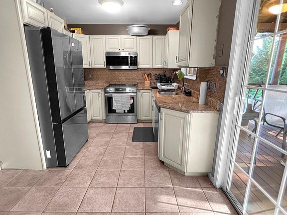 3rd image of 2 Harrod Ct