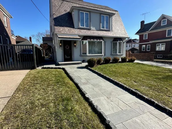 125 Garretson Ave, Staten Island, NY 10304