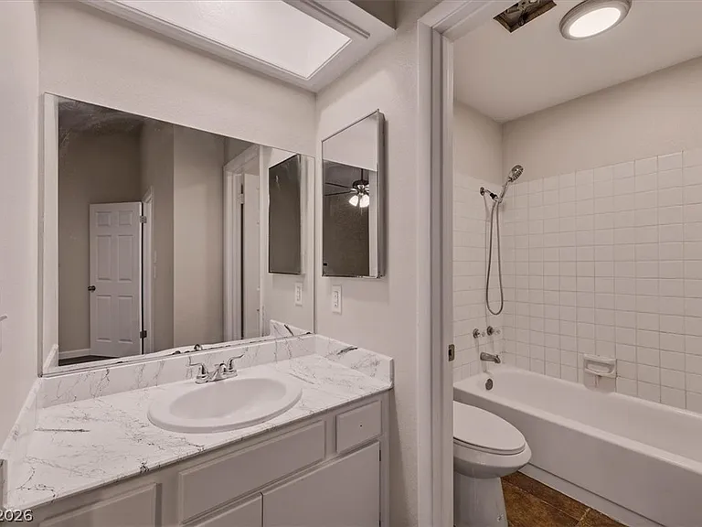 2410 Pickwick Dr — Photo 20