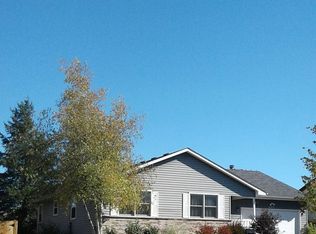 667 Colony Ave, Lindenhurst, IL 60046