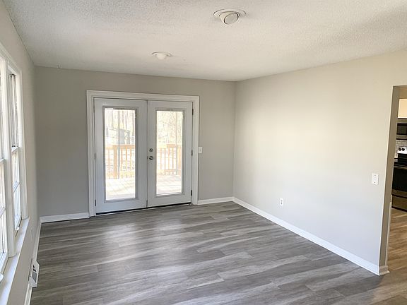 2nd image of 308 Vinewood Ct