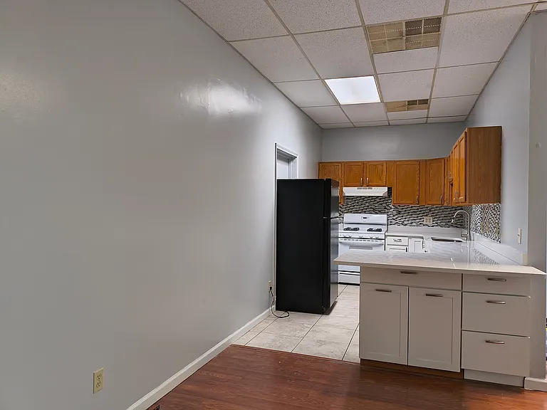 409 E Commercial Ave #R — Photo 4