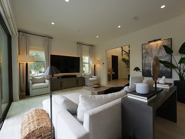 145 Plum Lily — Photo 4