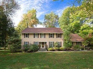 50 Deerfield Ln S, Pleasantville, NY 10570