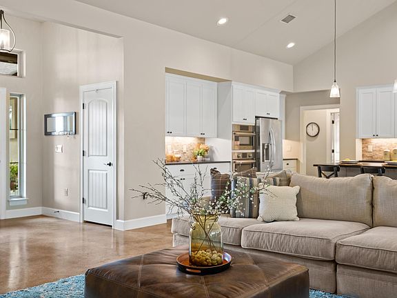 5th image of 909 Highland Spring Ln