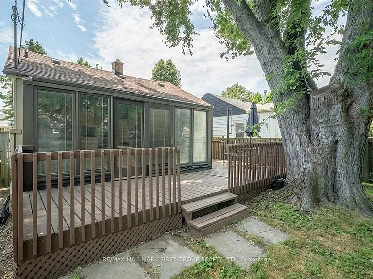 24 George St — Photo 15