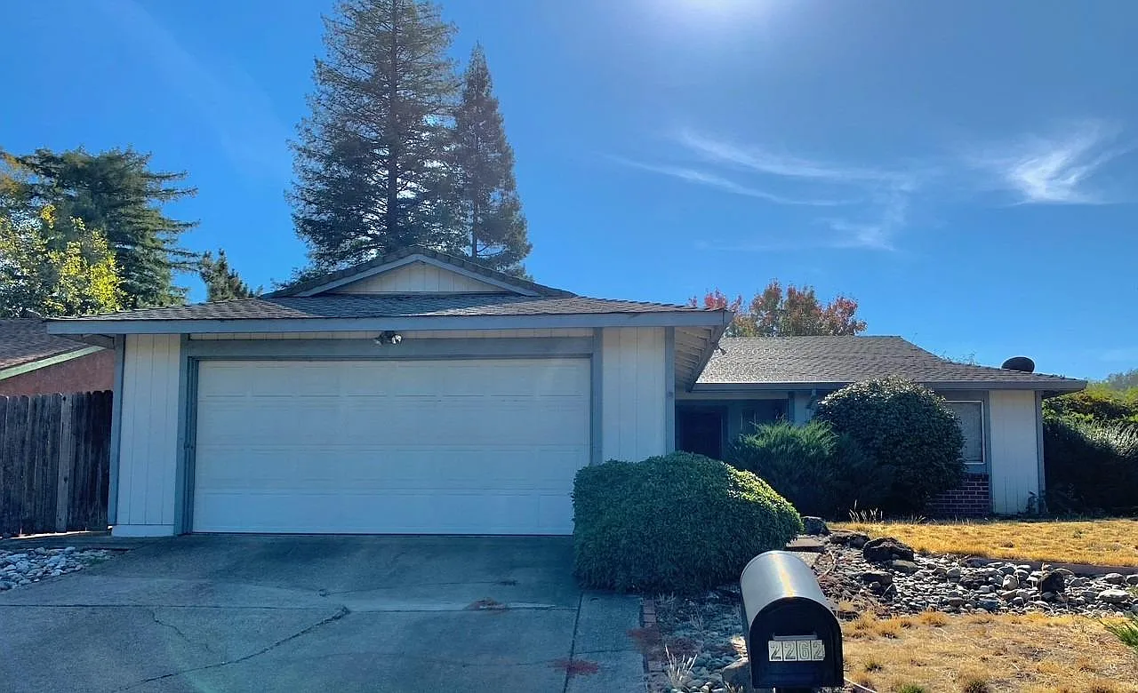 2262 S Whitney Blvd photo 1