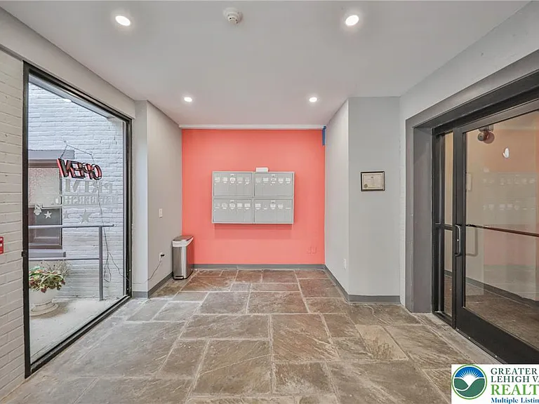 123 N 2nd St #101 — Photo 2