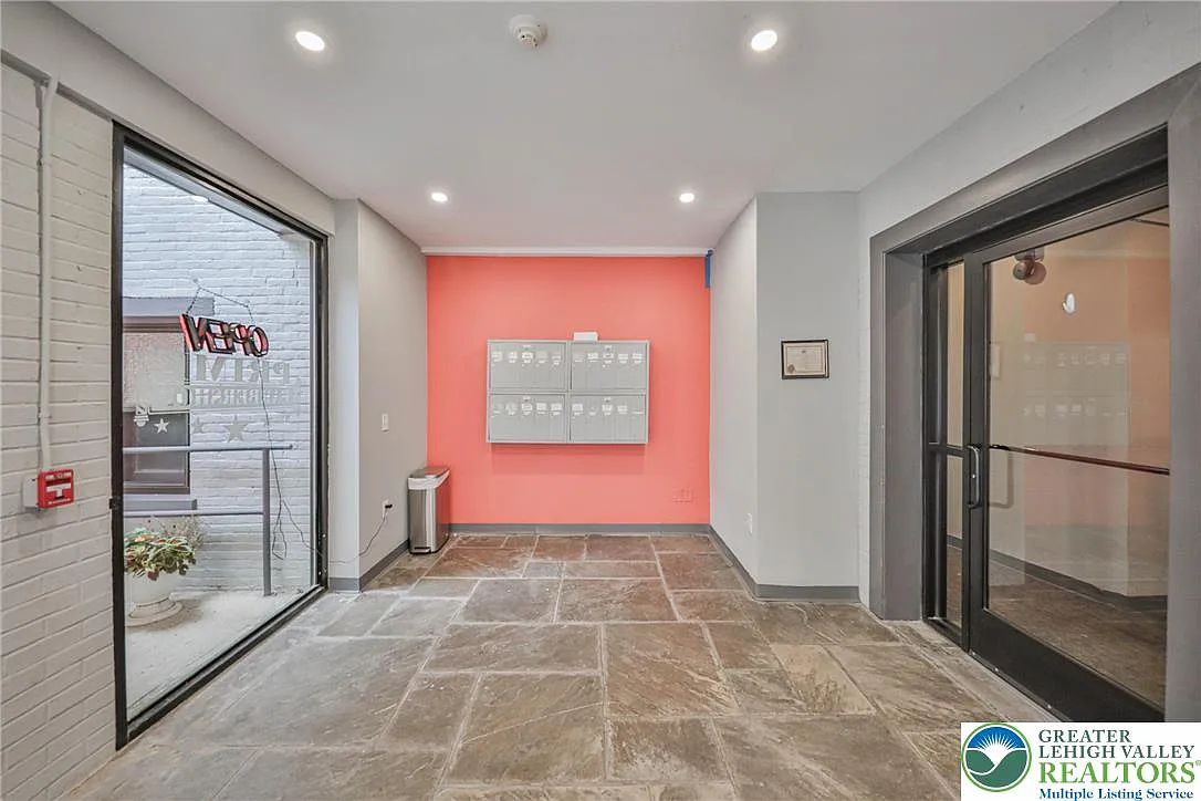 Building Photo - 123 N 2nd St #B1